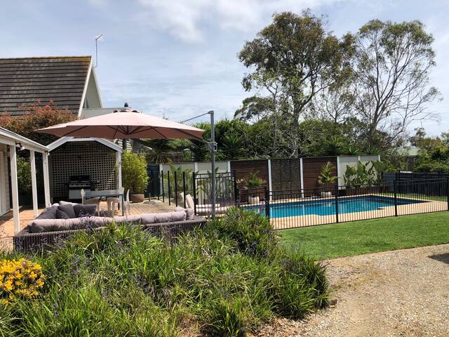 Mt Martha beach retreat with private heated pool gallery image 2