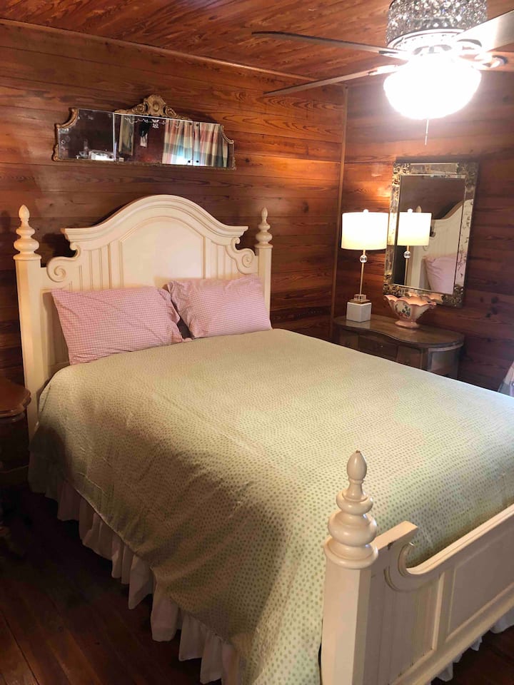 Dormitorio 2 (cama tamaño queen)