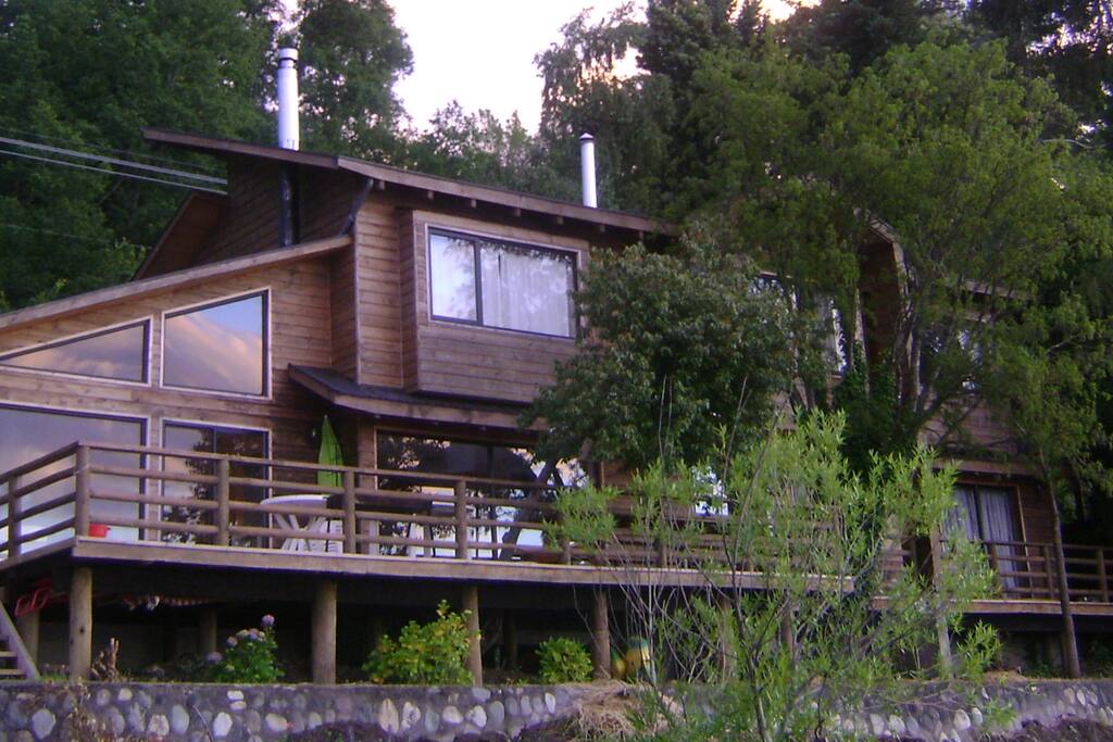gran terraza sobre el lago