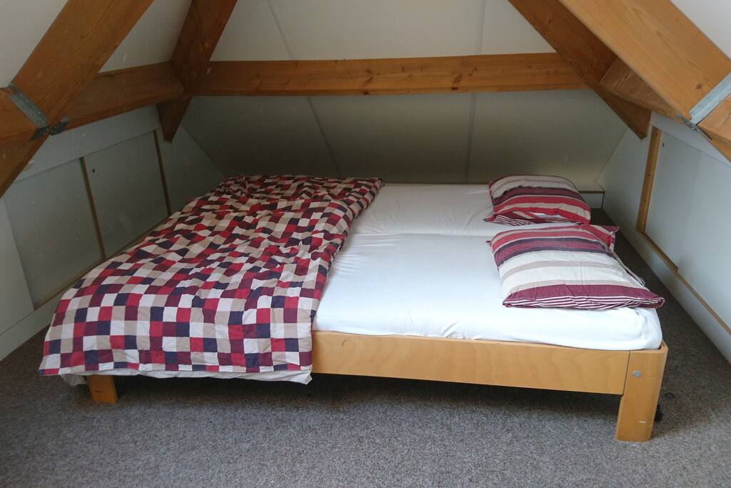 Comfortabel 2 person bed.