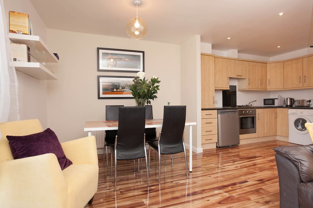 Dining/kitchen area