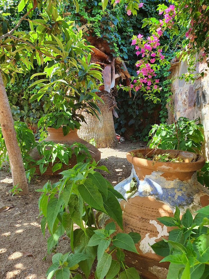 Stone House with 3 Bedrooms and Garden in Cunda