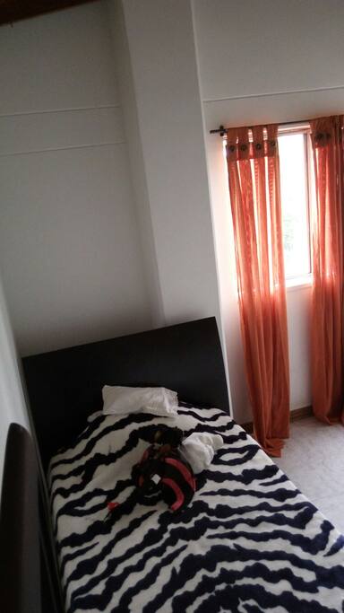 cuarto con vista a la ciudad