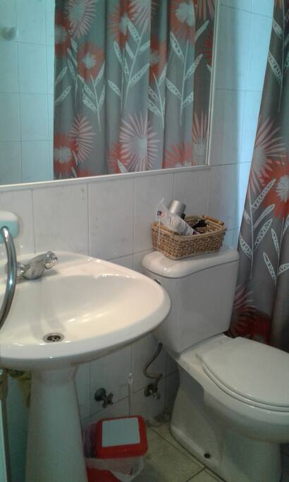 Baño privado completo ,con
champoo, jabon y toallas