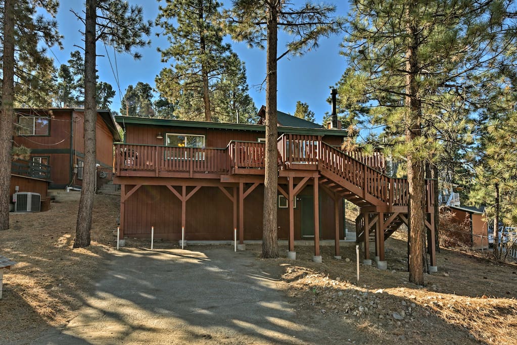 'Pine Top Haven' provides up to 6 guests with a quiet location for relaxation.