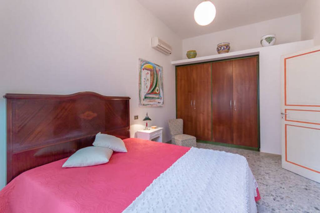 Main Bedroom/ Stanza da letto