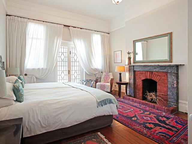 Barry Hall Apartments No 3 gallery image 2