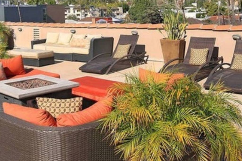 Enjoy chilling at the rooftop patio or wonderful evenings, this is all accessible to you.