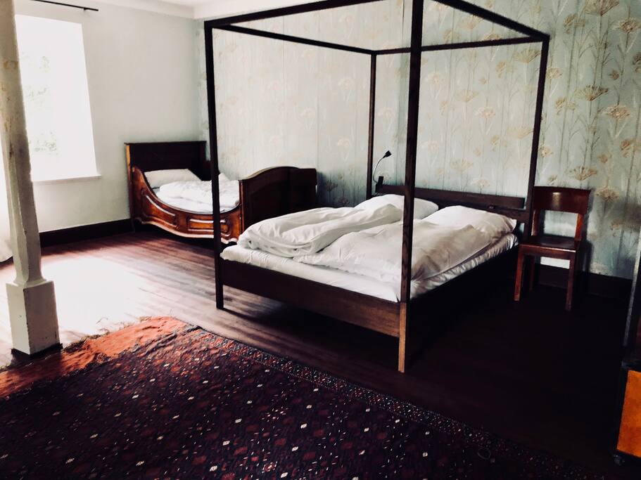 Schlafzimmer 1