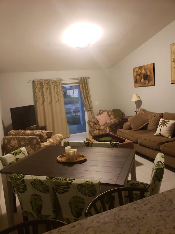 Открита концепция за трапезария и всекидневна