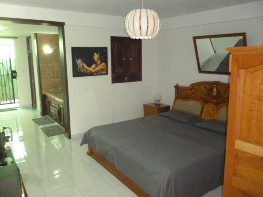 King Side Bed Suite