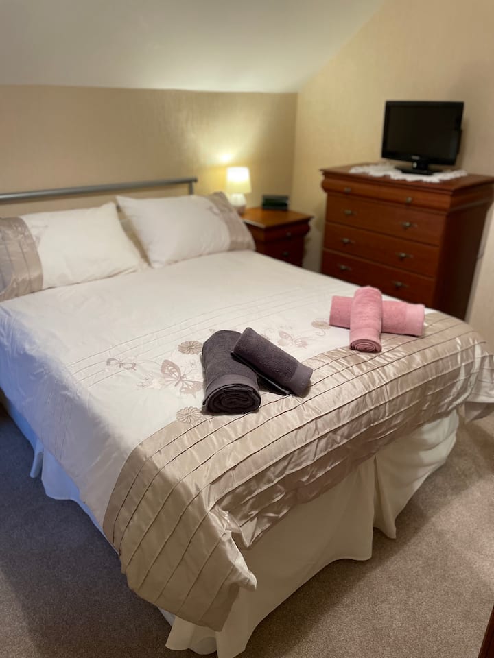 Na poschodí dvojlôžková spálňa (2)