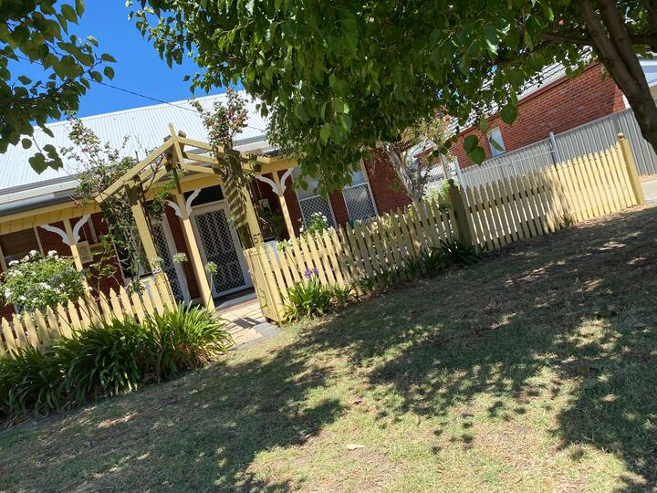 Moore Cottage by the Inlet Houses for Rent in Bunbury, Western