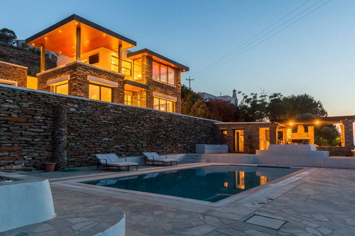 Unique villa with private pool in Vourkari