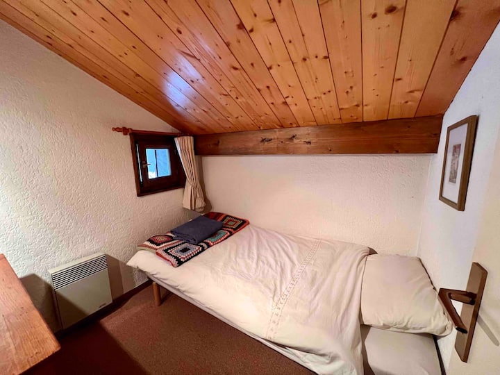 Единична спалня. Имайте предвид, че това е малко рибарство! Стаята е малка 