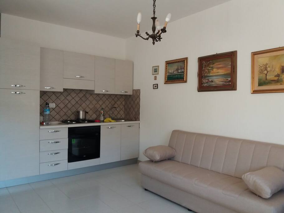 Salotto con angolo cottura