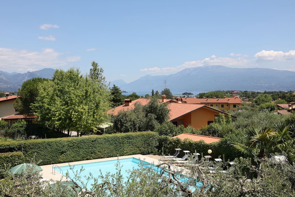 Vista piscina dalla terrazza appartamento Gelsomino