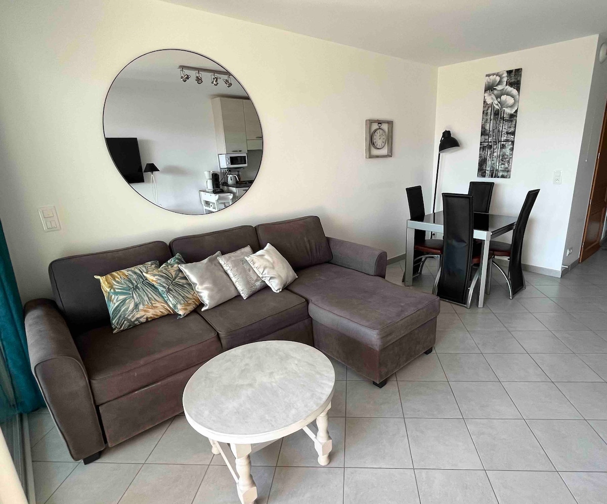 Top Airbnb: T2 secure residence near beach, shops 202 in Calvi