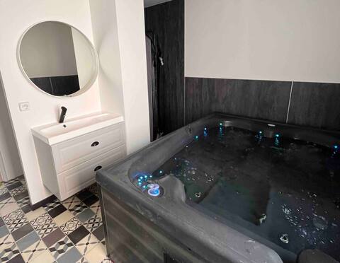 Furnished with unlimited spa near Mont Saint Michel