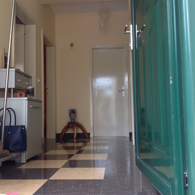 Entrance / Eingang Flur