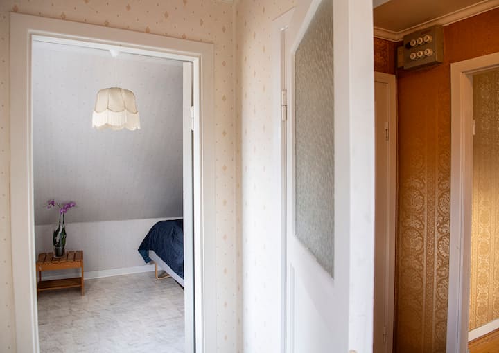 配有1张单人床的第二张sorum。 