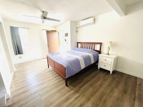 New remodel-private access& bath &laundry&parking