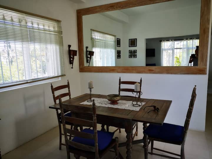 Picha ya Nyumba ndogo ya kupendeza karibu na ufukwe 1