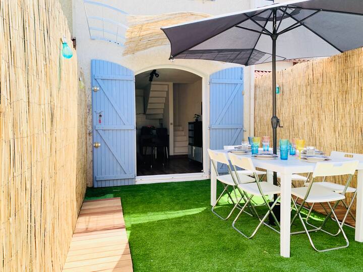 Schönes Haus mit Garten, Parkplatz, 2 km vom Hafen entfernt
