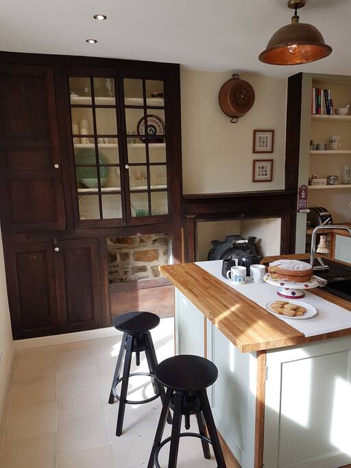 Bespoke kitchen with breakfast bar