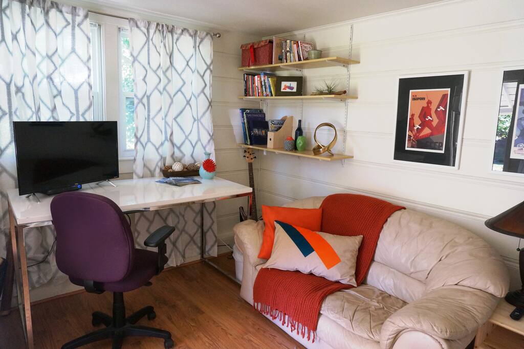 Bedroom/Living Room Area