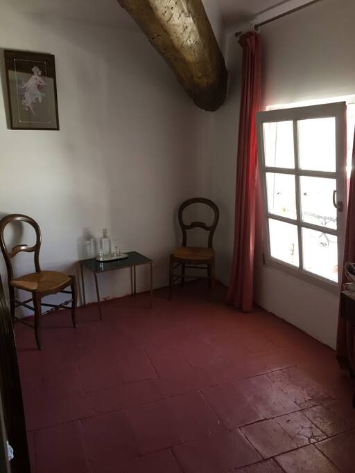 chambre 2éme étage - à droite du lit