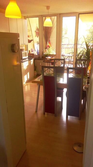 Küche mit Blick auf die Terrasse