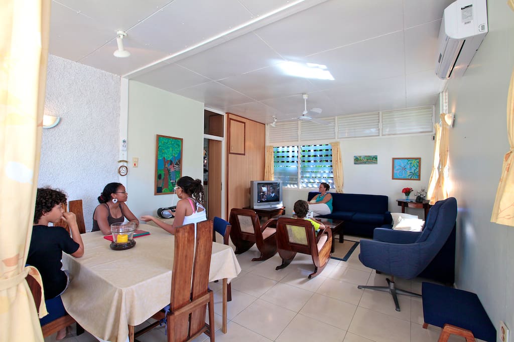 De woonkamer met Airconditioning