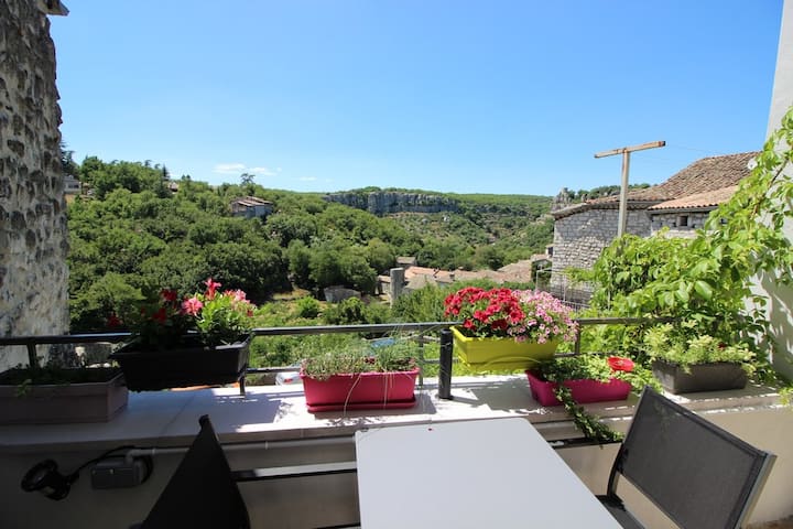 Duplex 38 m2 medieval village, Gorges Ardèche