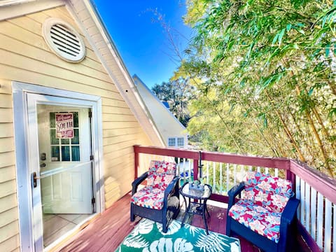 Welcome to our tropical cottage apartment