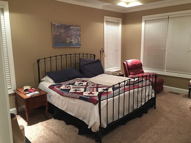 Master Suite 2 mi from GardnerWebb