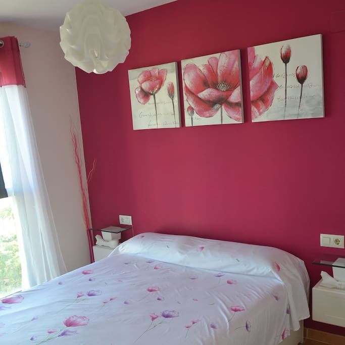 Dormitorio principal con baño en suite