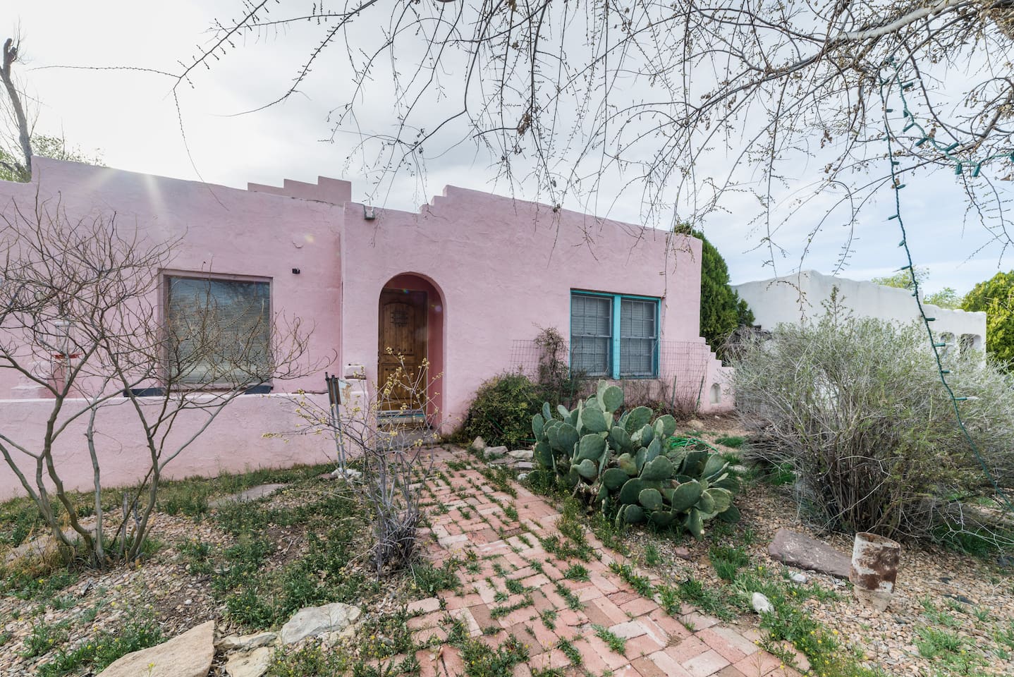 Pink Adobe! Famous Route 66 !!! ABQ! Nob Hill UNM Houses for Rent in
