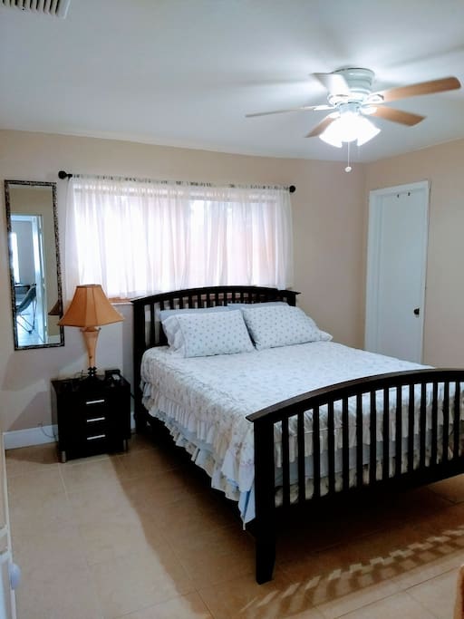 Master bedroom with queen size bed