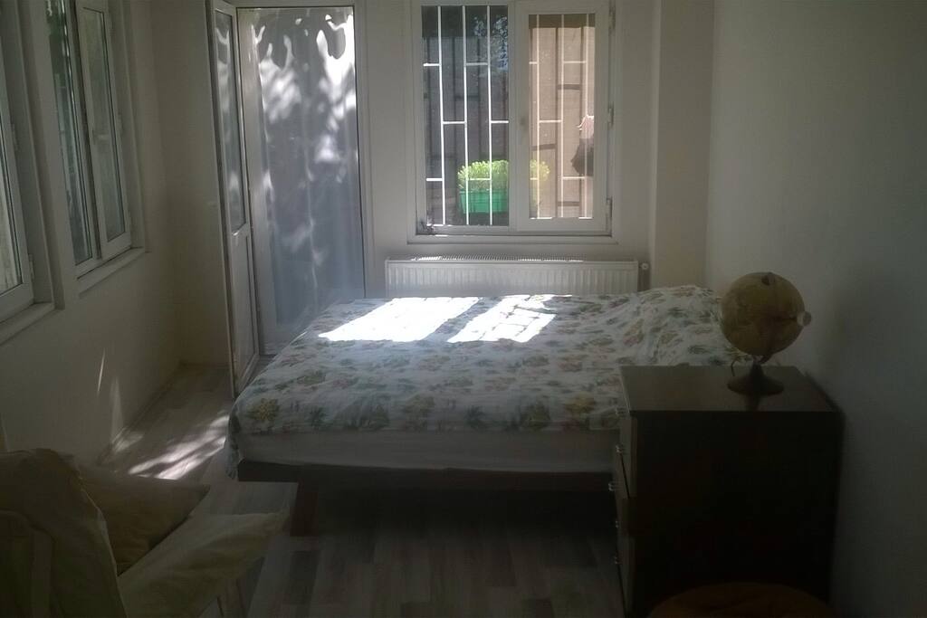 Sabah güneşi ve kuş sesleri ile uyanabileceginiz bir oda