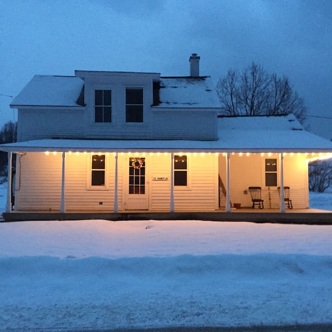 The Jay House in another favorite Season.