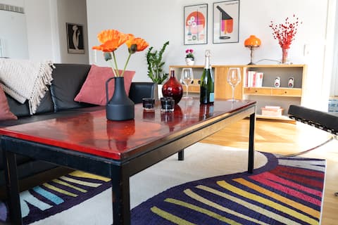 Successful Airbnb property: Spacious cozy apt. with Queen bed, 10 mins to city in Solna