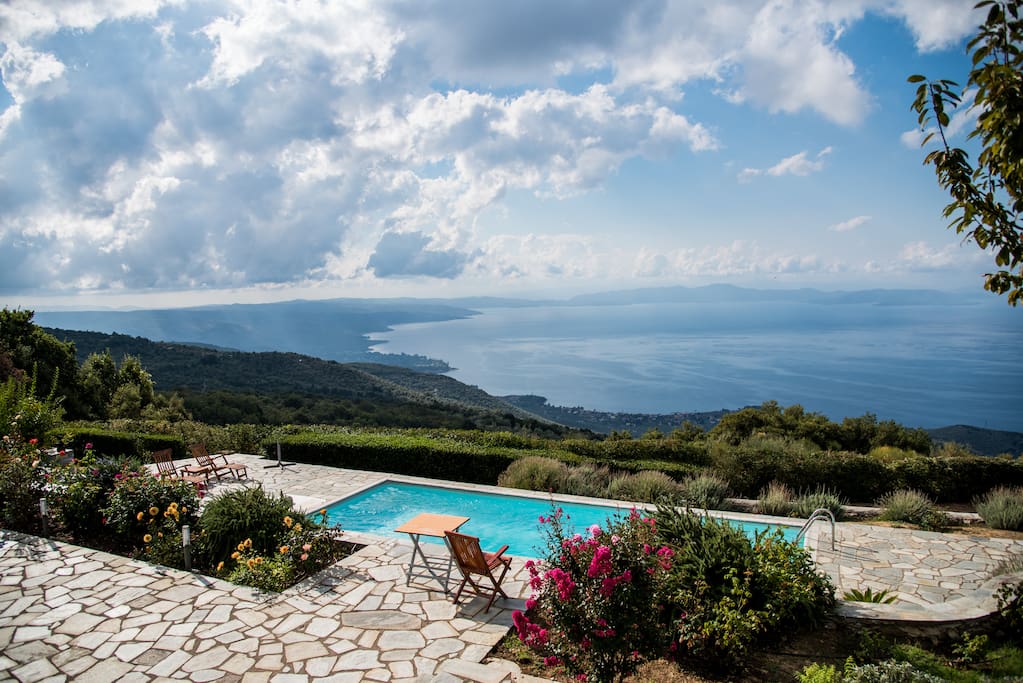 ...and magnificent Pagasitikos gulf