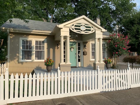 Picket Fence Cottage ~ walk to MTSU & downtown!