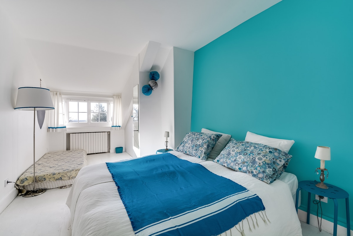 Chambre N°1 avec 3 lits 1 place et 1 matelas d'appoint. Un Rêve de Campagne, gîte de charme, gîte de groupe proche Paris 