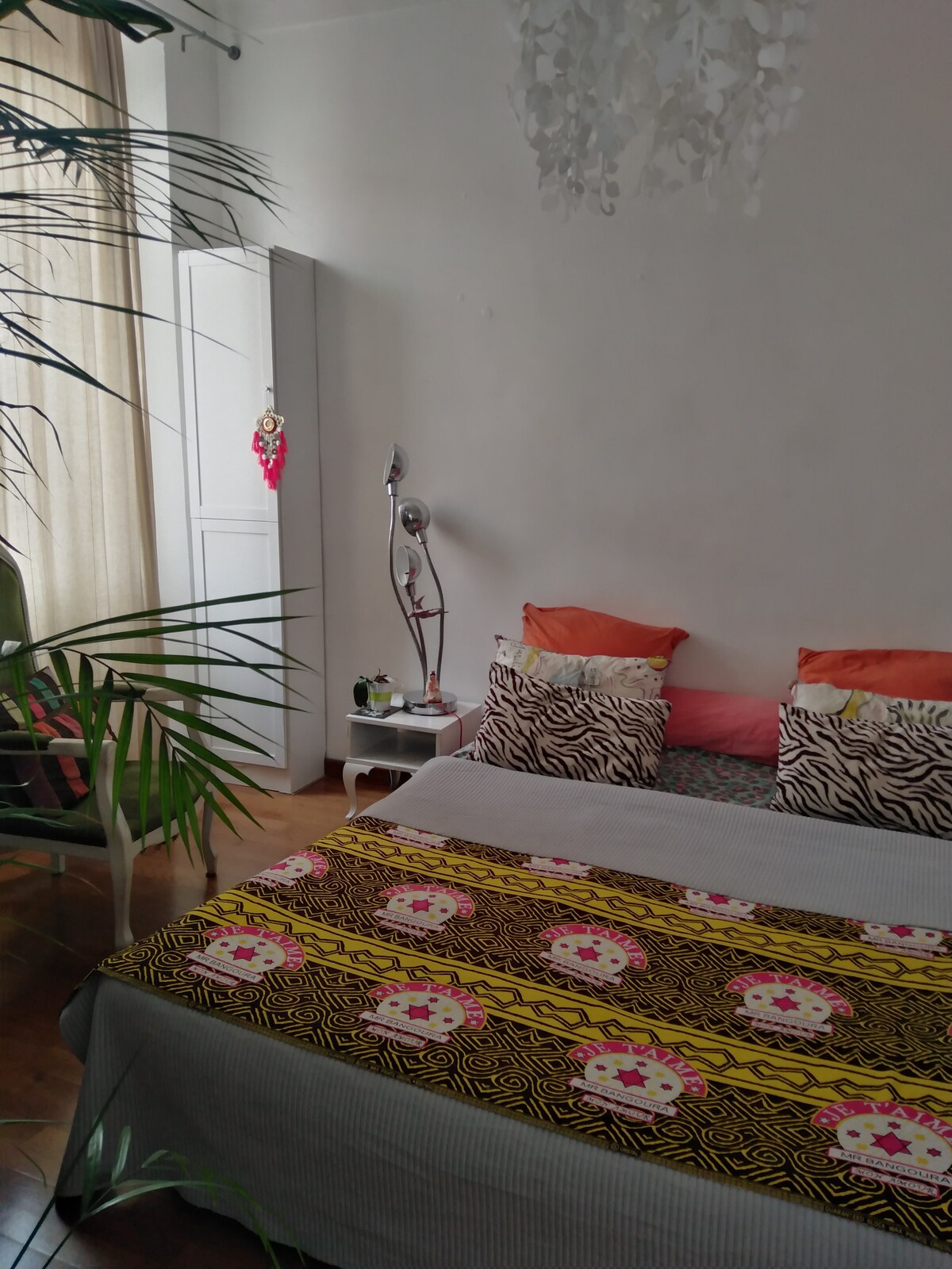 Დიდი საძინებელი. 160 × 200 საწოლი