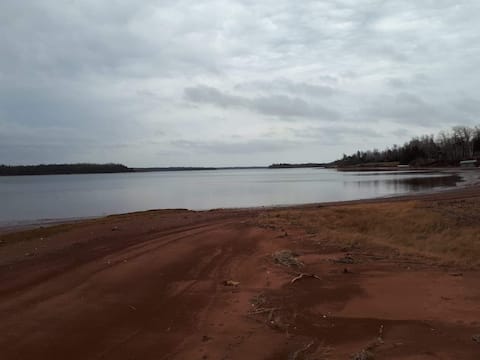 Sawyer's Retreat -Stunning water front to relax.