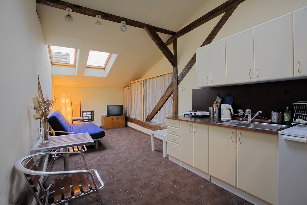 living room/kitchenette