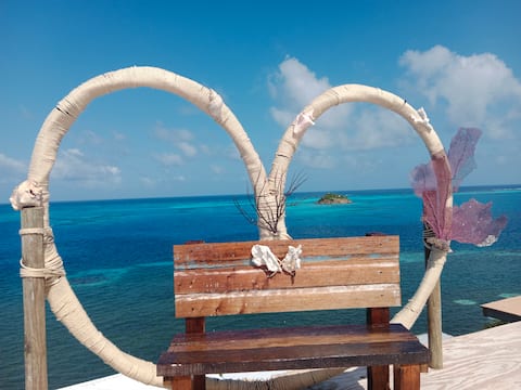 CrabCay Boutique Lodge: BlueReef
