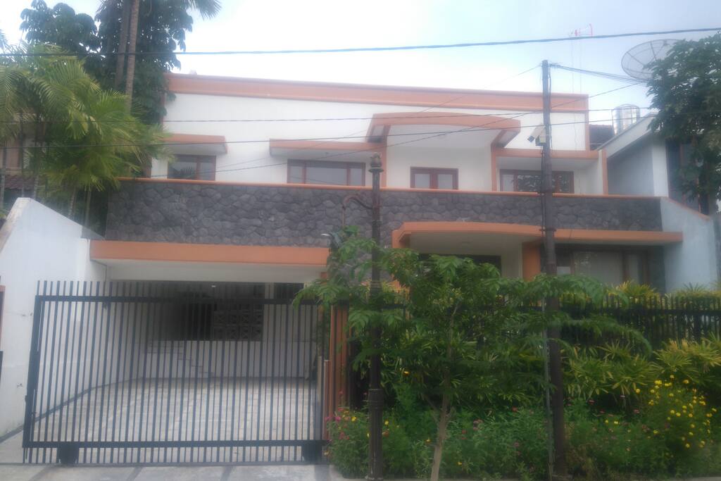 The second floor, used for guest house. We have 3 rooms, each room for 2 adults.